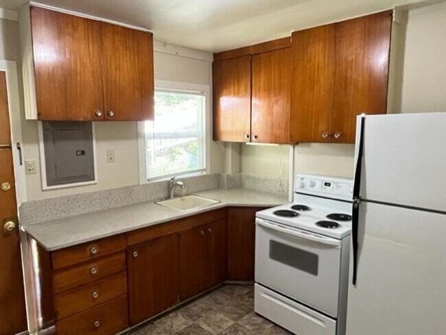 Building Photo - Cozy 2 Bedroom South Seattle Home with Yard