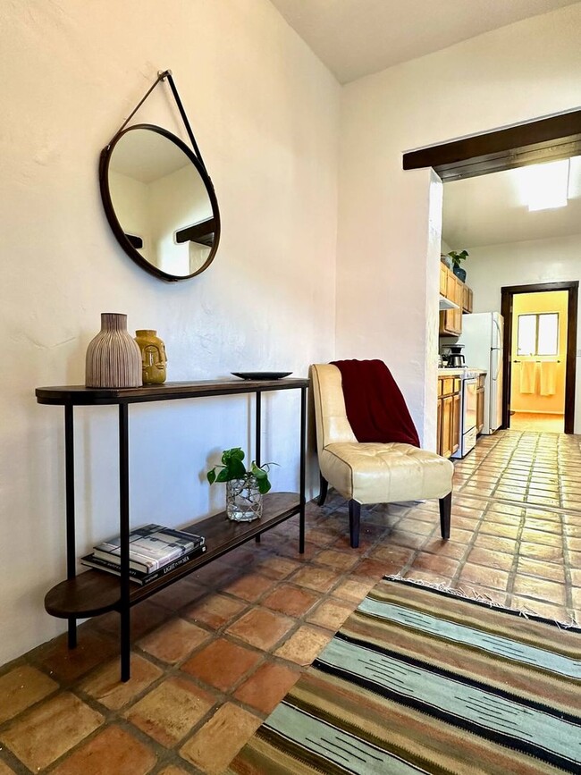Building Photo - Historic Barrio Home Downtown Tucson