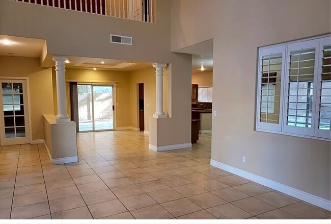 Building Photo - 2121 Tyler Dr