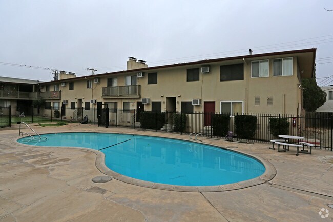 Pool - Sienna Square Apartments