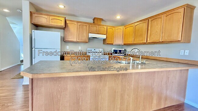 Building Photo - 2918 N Boyer Ave