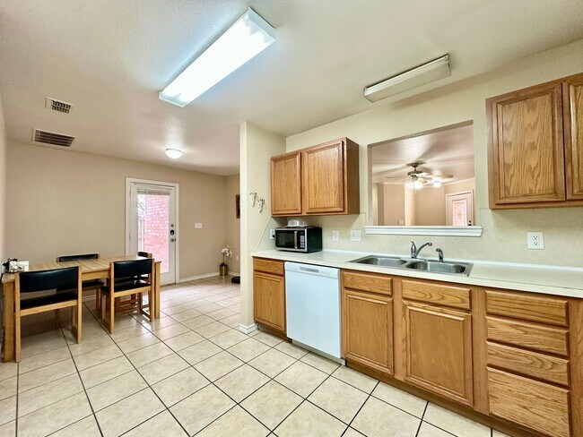 Building Photo - 602 N Bangor Ave