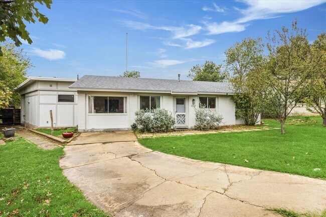 Building Photo - 6809 Meadow Cir