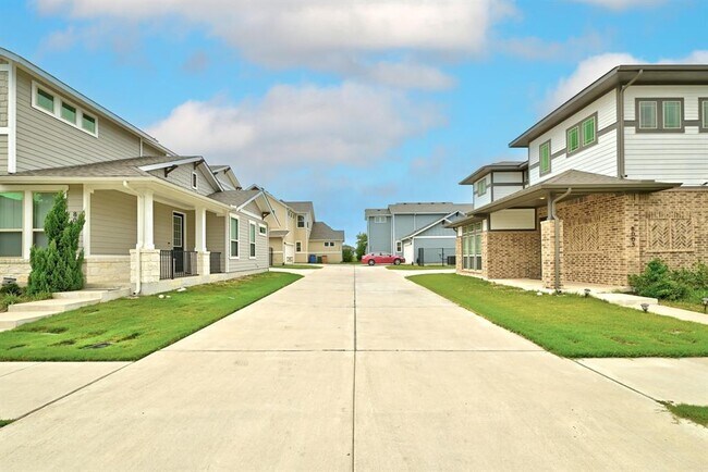 Building Photo - 8007 Orizzonte St