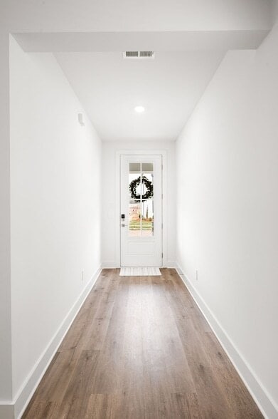 Building Photo - 3040 Poplar Farms Dr