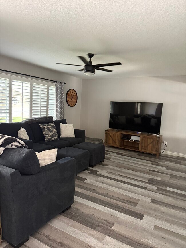 Building Photo - 5205 W Crocus Dr
