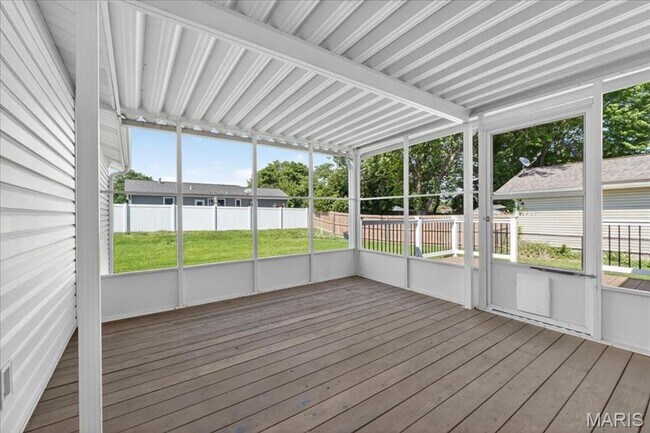Building Photo - Welcome home to comfort and convenience in St. Peters!