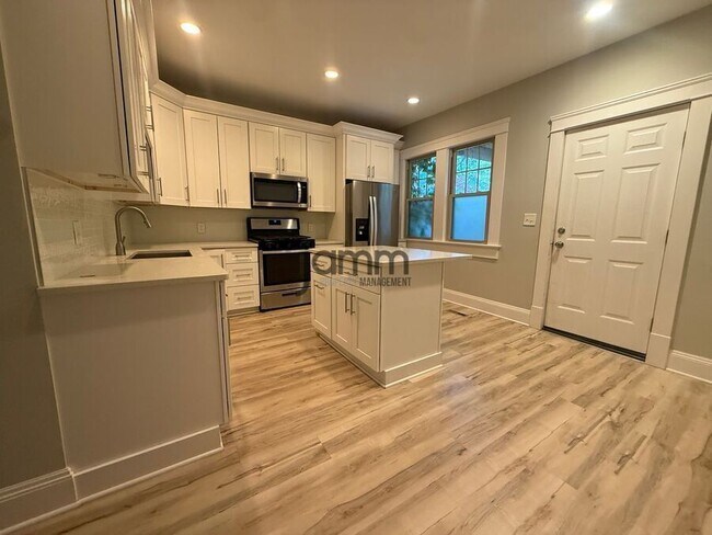 Building Photo - 1441 W 58th St
