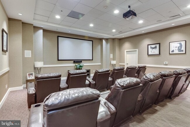Building Photo - 1 bedroom 1 Bath - Highrise Luxury Living ...