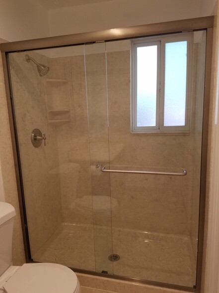Smooth wall shower no grout lines - 181 Del Medio Ave