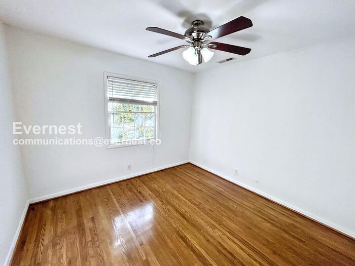 Building Photo - 409 Ferncliff Dr
