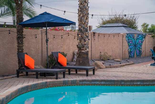 Building Photo - 6411 E Thunderbird Rd