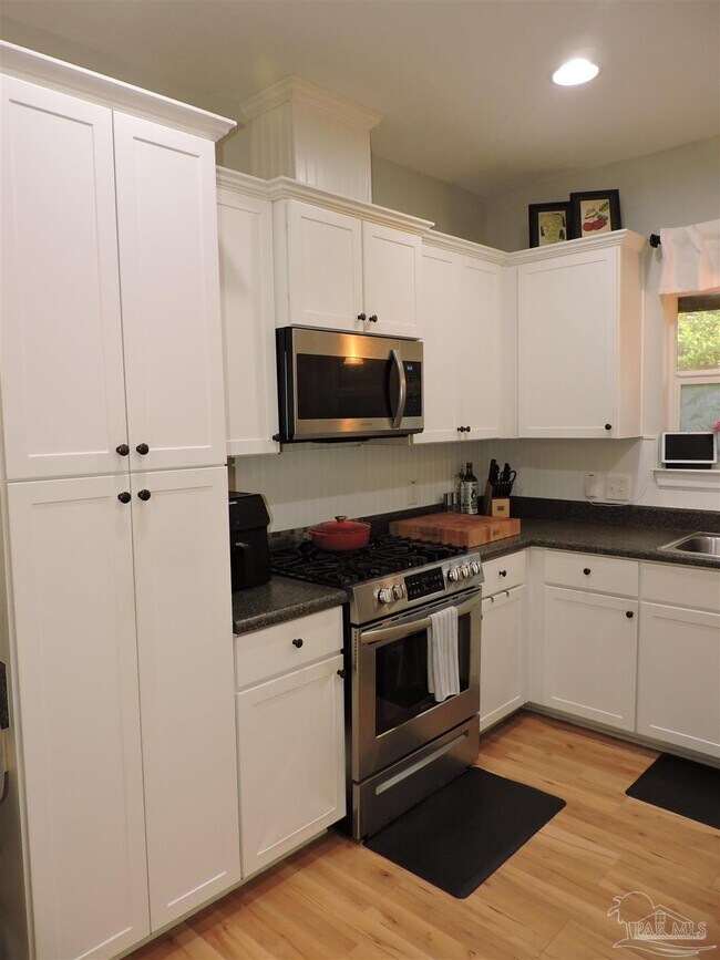 Building Photo - 1531 N 12th Ave