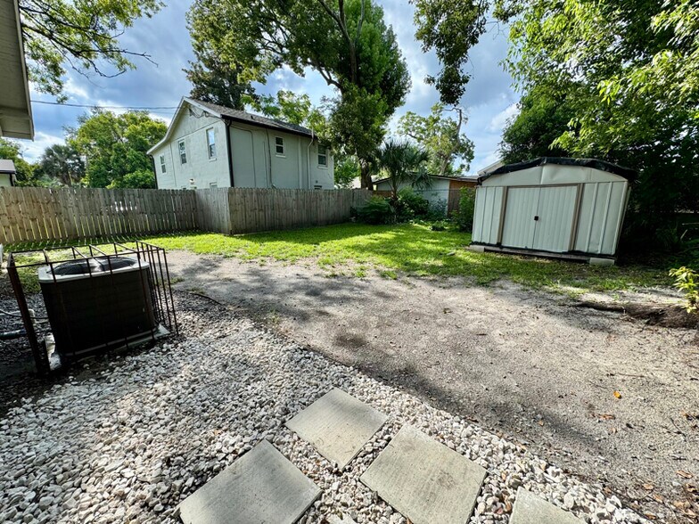 Building Photo - 2923 Rosselle St