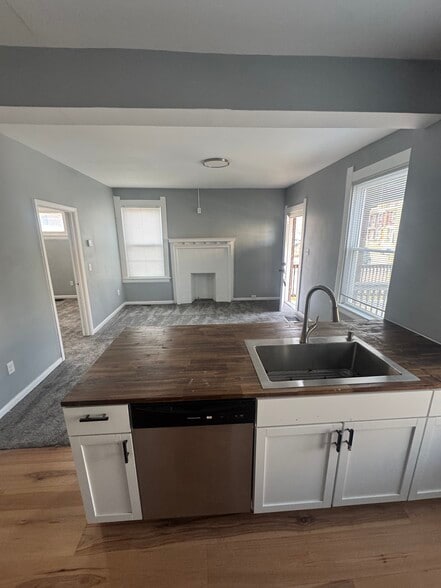 Building Photo - 2600 Melrose Ave