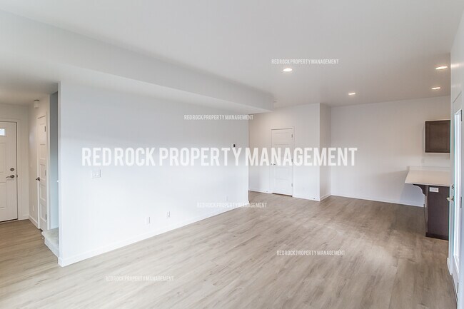 Building Photo - 1110 N Davis Ln