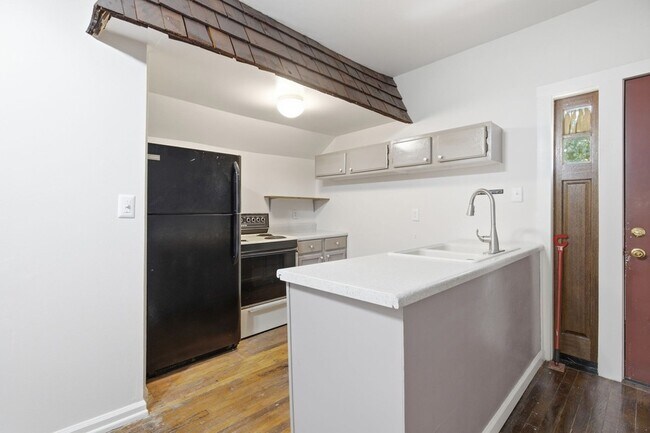 Building Photo - 924 Kirkwood Ave