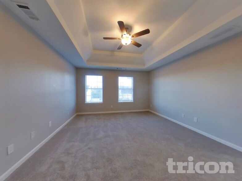 Building Photo - 350 Creekview Blvd