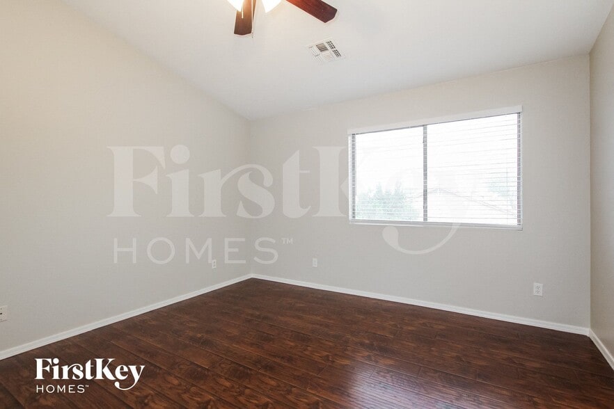 Building Photo - 8564 W Sunnyslope Ln