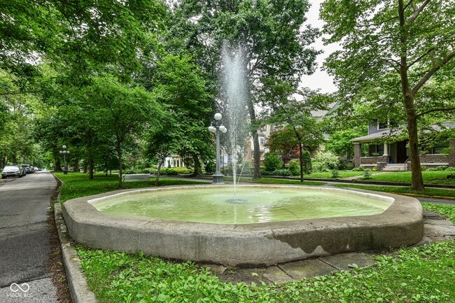 Building Photo - 590 Woodruff Pl W Dr