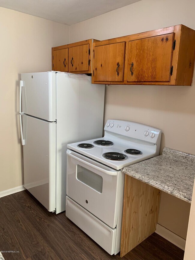 Building Photo - 7503 Merrill Rd