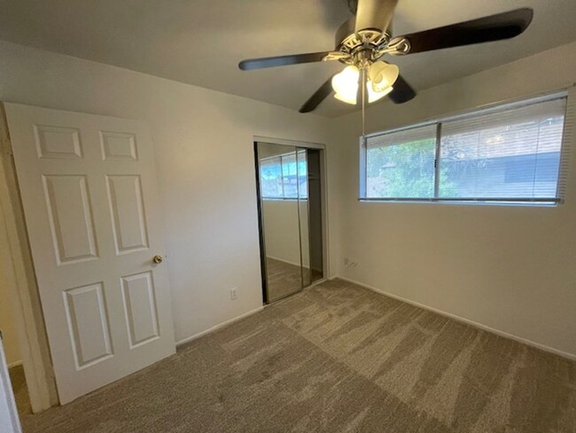 Building Photo - 2 bdrm 1.5 bath. South Scottsdale (McDowel...