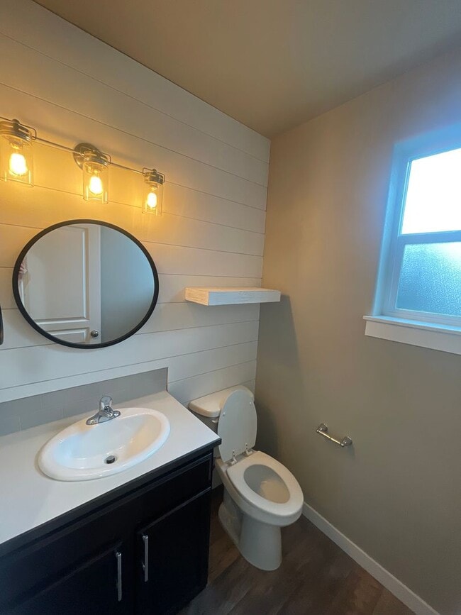 Building Photo - Beautiful 3 Bedroom on Large Corner Lot!