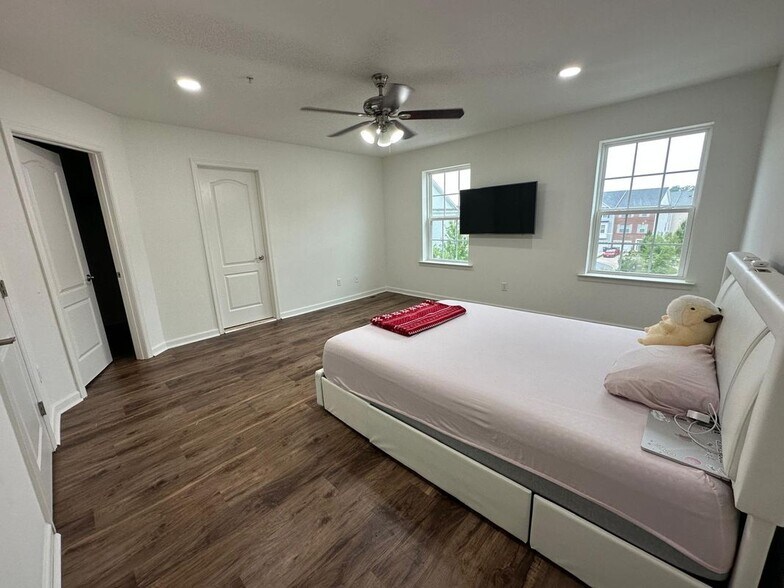 Building Photo - 7968 Quidditch Ln
