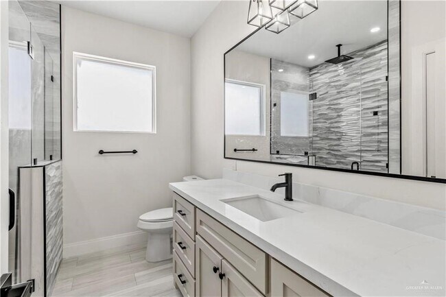 Building Photo - 13 E La Pointe Ave