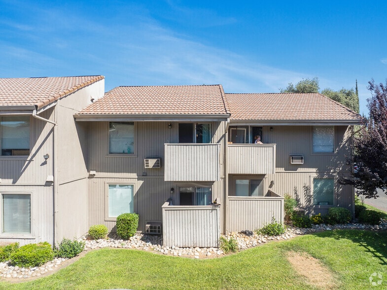 Primary Photo - SORRENTO