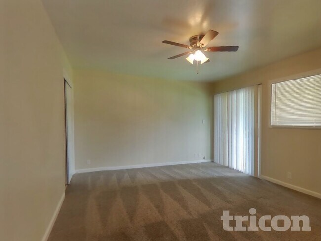 Building Photo - 1724 Hemlock St