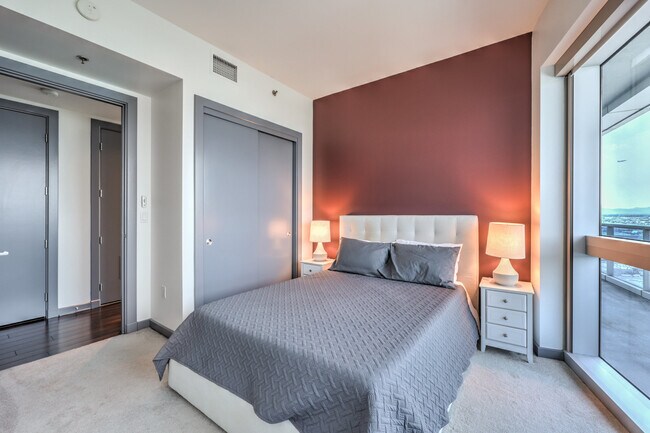 Building Photo - 4471 Dean Martin Dr