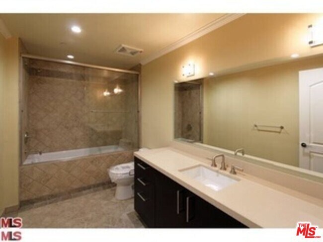 Building Photo - 8612 Burton Way