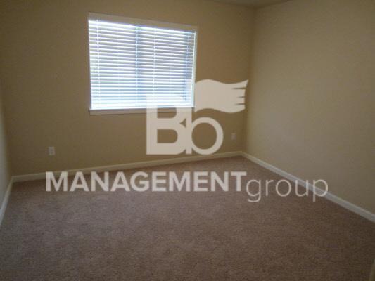 Building Photo - Beautiful Beaverton Home with Spacious Yard and Solar Panels that Save You Money!