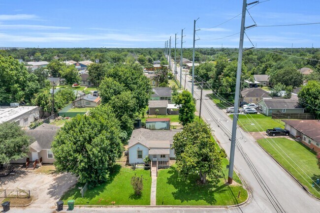Building Photo - 7304 Kinney St