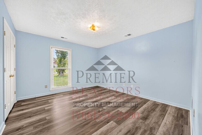 Building Photo - 5924 Big Oak Dr