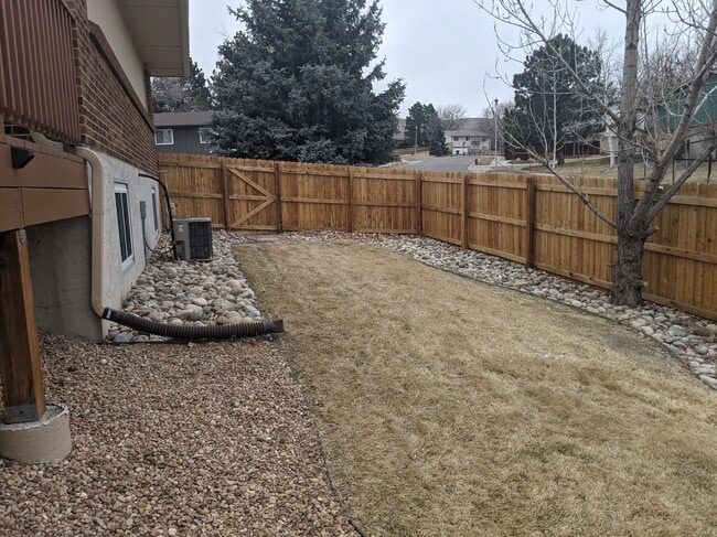 Building Photo - 2089 S Deframe St