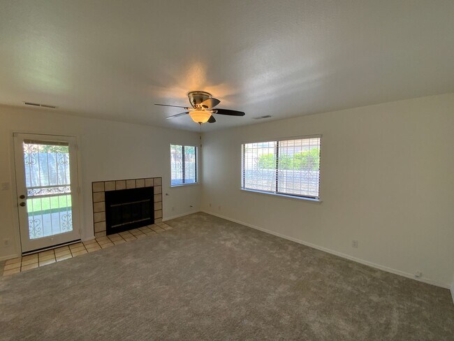 Building Photo - 3 Bedroom Single Story Home Available Near...