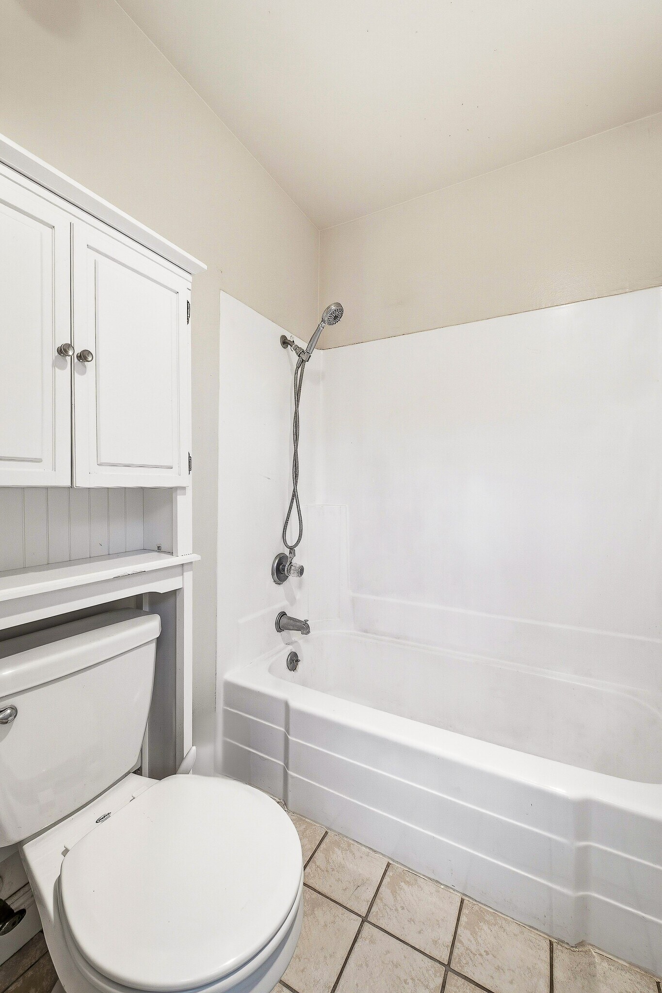 Building Photo - 5460 White Oak Ave