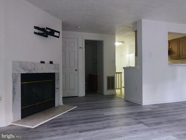 Building Photo - 6033 Weekend Way