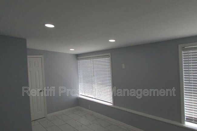 Building Photo - 401 Palmetto Dr