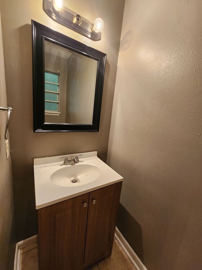 Building Photo - 9368 Wardlow Dr
