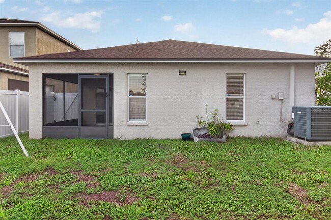 Building Photo - 7961 Carriage Pointe Dr