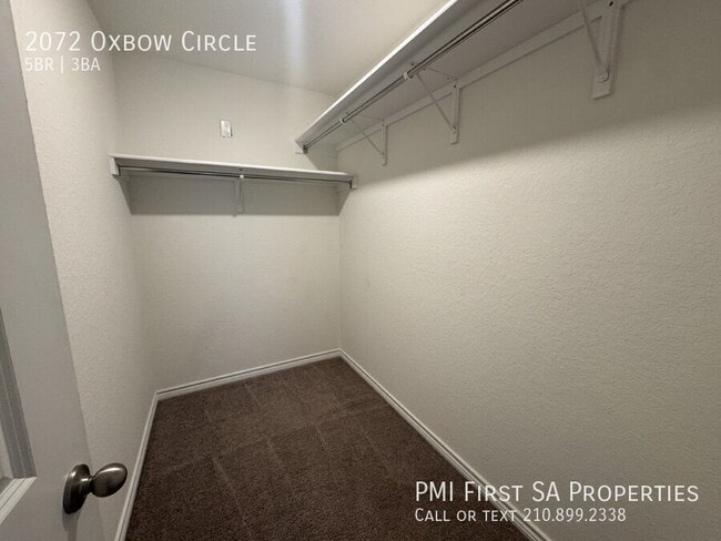 Building Photo - 2072 Oxbow Cir