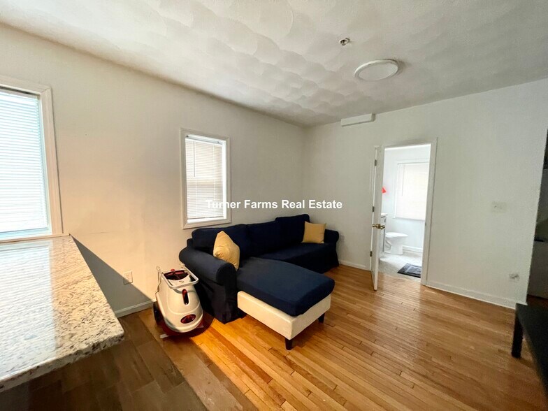 Building Photo - 48 Derby St