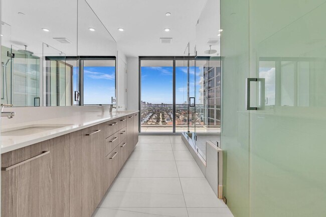 Building Photo - Stunning High-Rise Condo with Ocean Views | Prime Beach Location