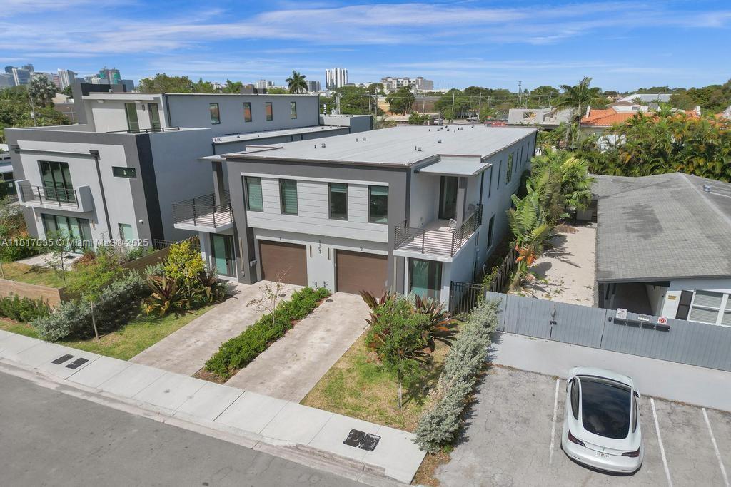 Building Photo - 1101 NE 16th Ter