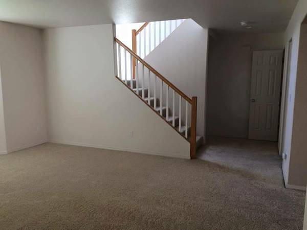 Building Photo - MOVE IN SPECIAL!! 2 Bedroom, 2.5 bath town...