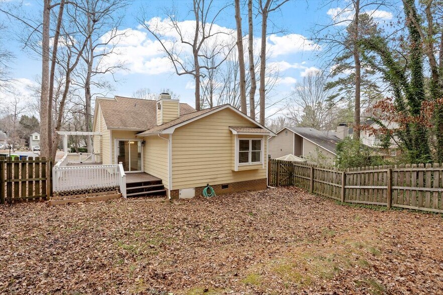 Building Photo - 2400 Calvert Dr