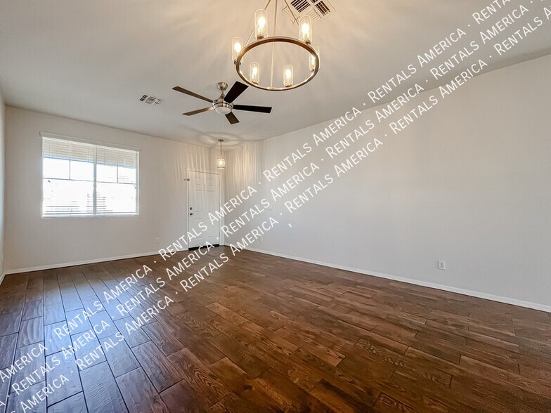 Building Photo - 9765 E Knowles Ave